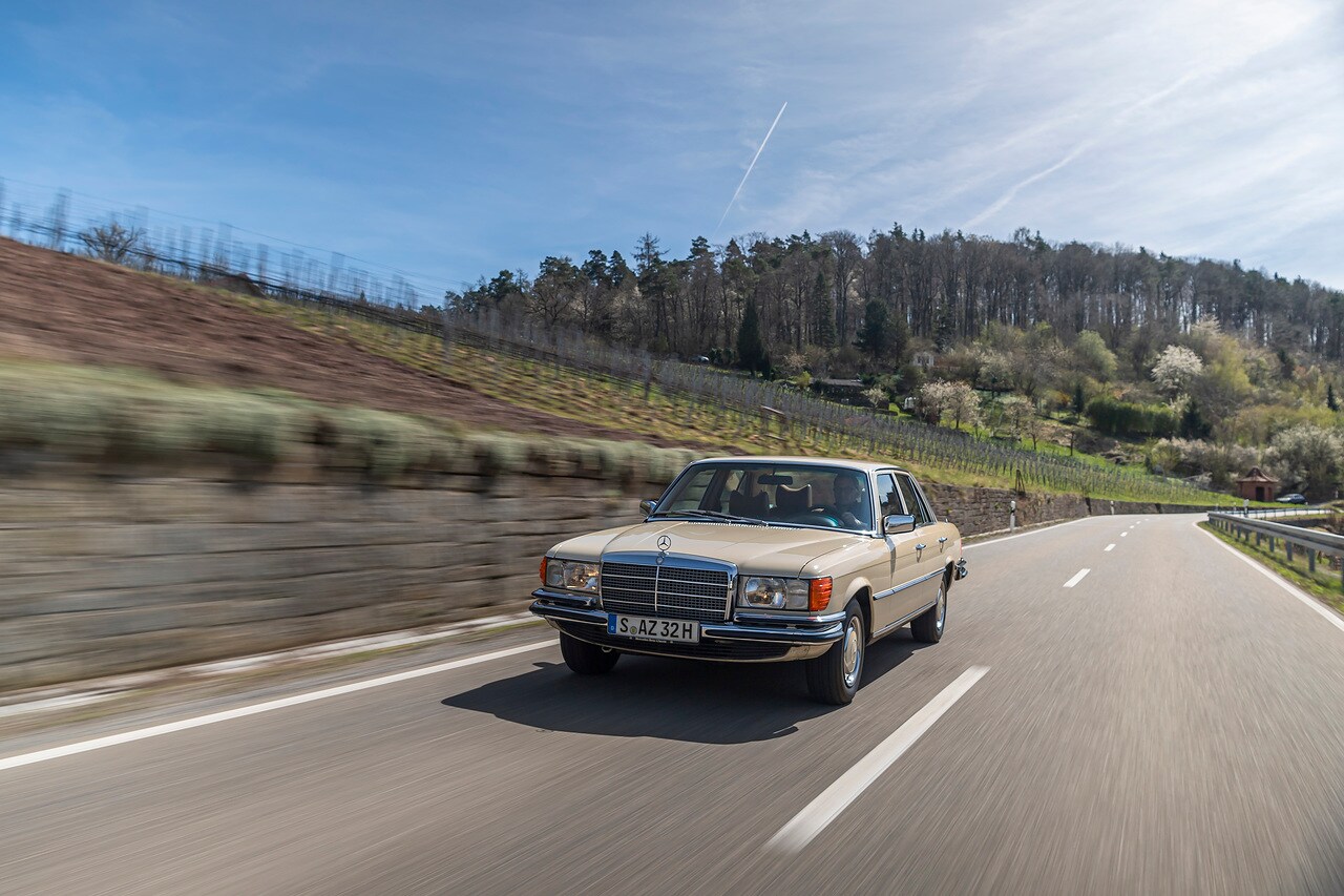 新品 絶版 ファッシネーション:メルセデス・ベンツ・ヒストリー前編・後編　全２巻 歴史とブランド | メルセデス・ベンツ