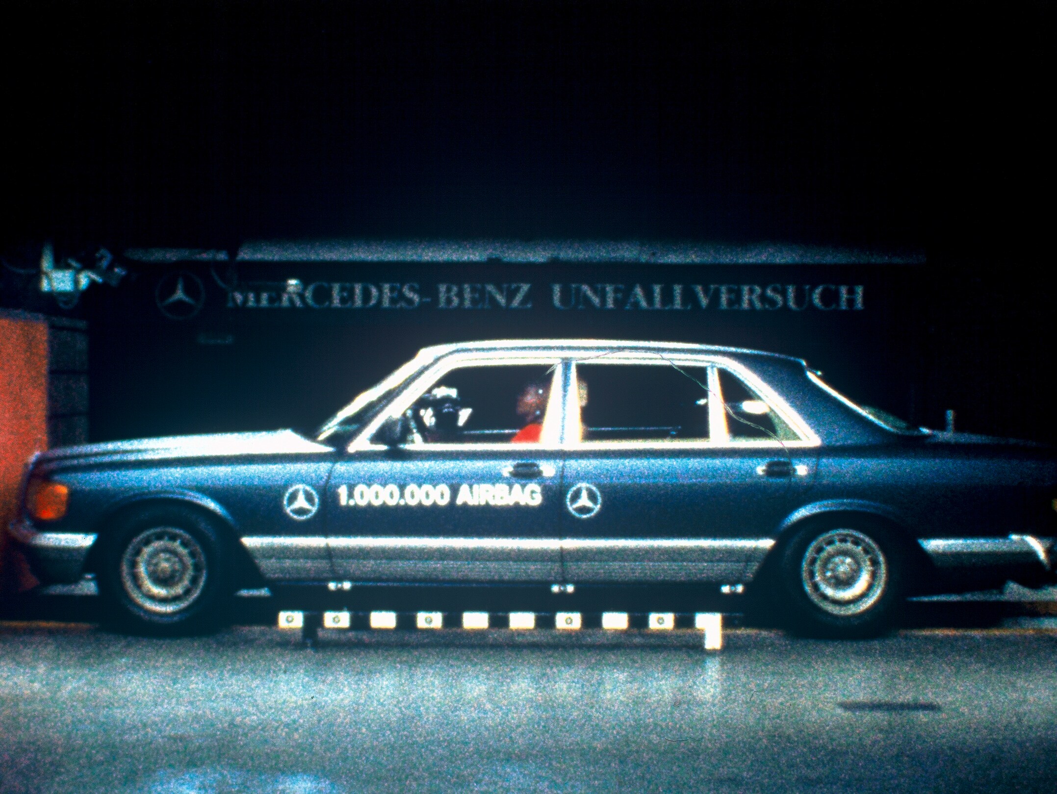 Crash test of a 500 SEL (S-Class 126 model series) with airbag in the Mercedes-Benz accident testing facility in Sindelfingen