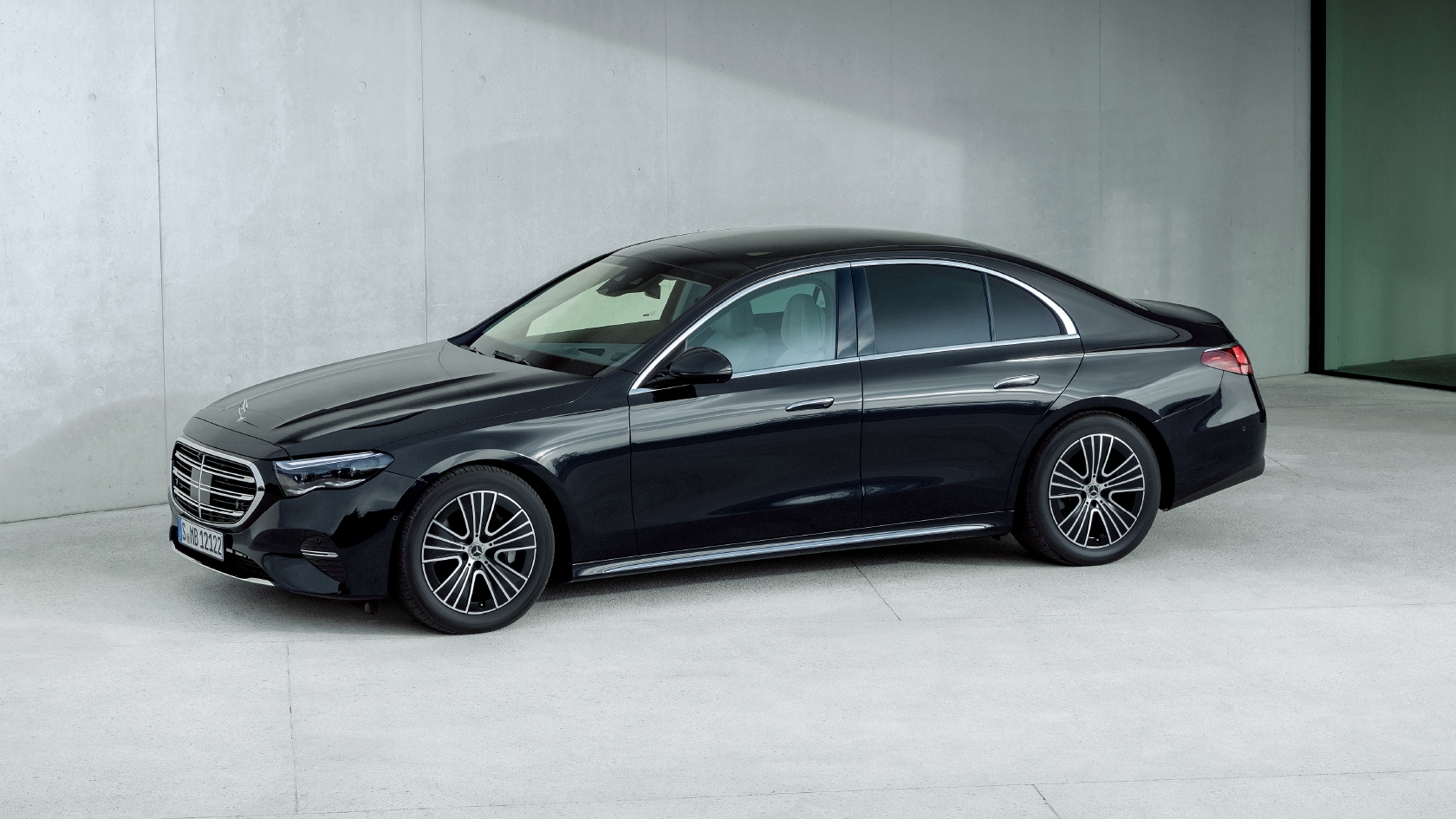 AMG19◼️Eクラス◼️W213◼️ W214◼️ W212◼️CLS◼️SL◼️艶有り黒色 The E-Class Sedan