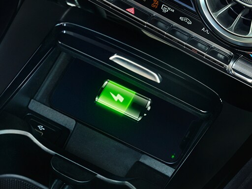 A-Class Sedan ワイヤレスチャージング［フロント］