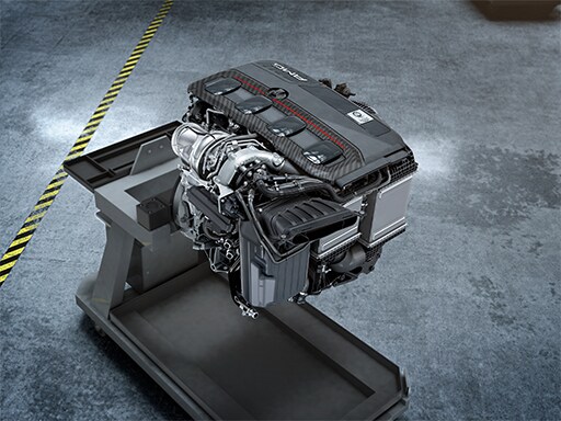 C-Class Sedan 2.0ℓ直列4気筒ターボエンジン＋パフォーマンスハイブリッド