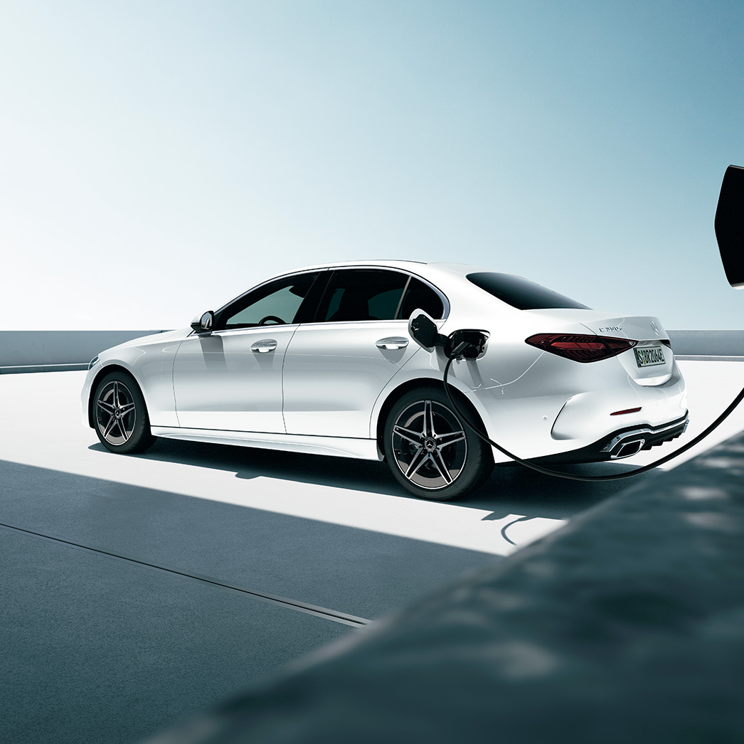 C-Class Sedan 外部給電機能 C-Class Sedan 外部給電機能