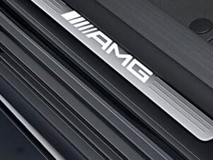 Mercedes-AMG CLA Shooting Brake イルミネーテッドステップカバー