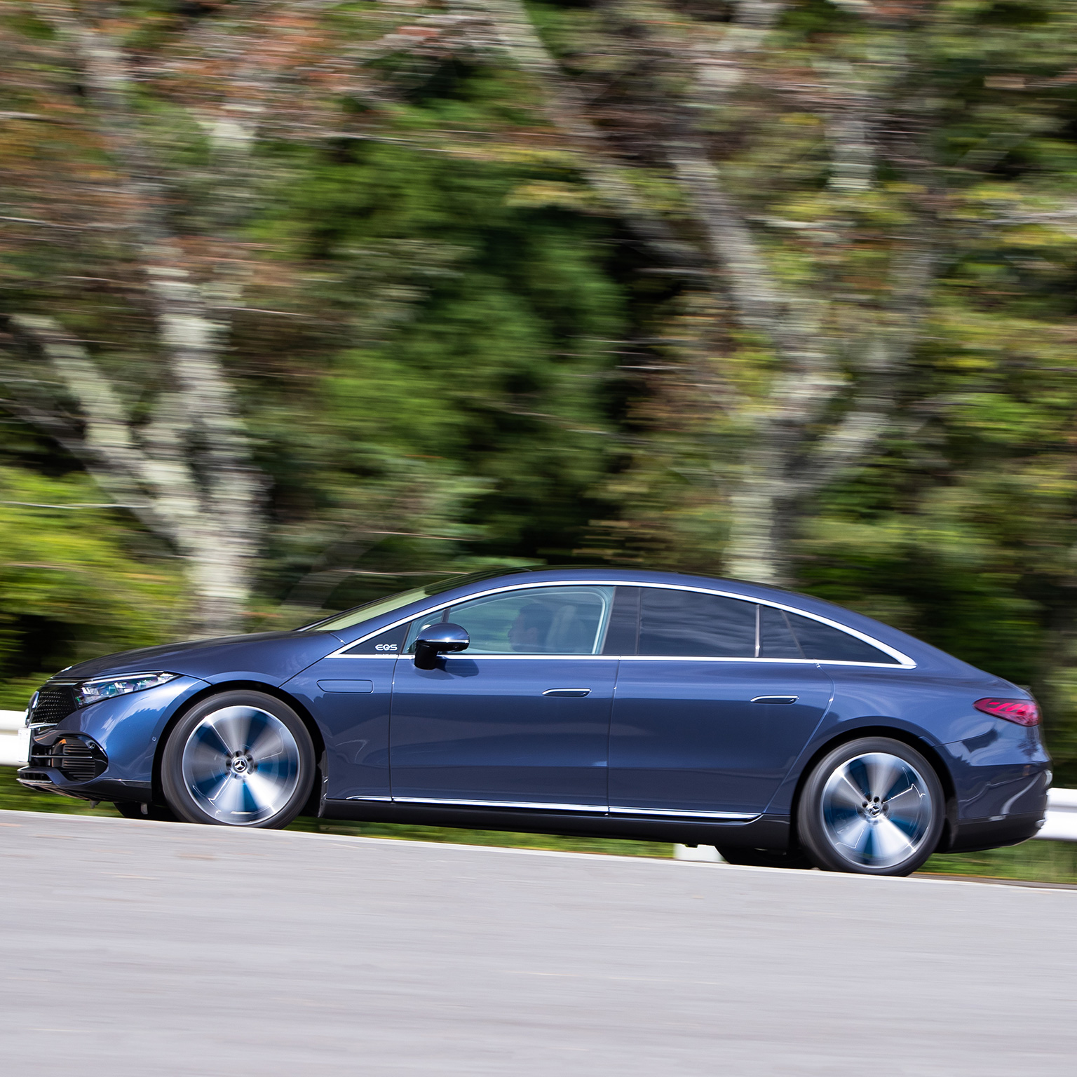 EQS わずか50m走っただけで圧巻のポテンシャルに驚愕 EQS わずか50m走っただけで圧巻のポテンシャルに驚愕