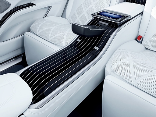 Mercedes-Maybach EQS SUV マイバッハ専用のセンターコンソール