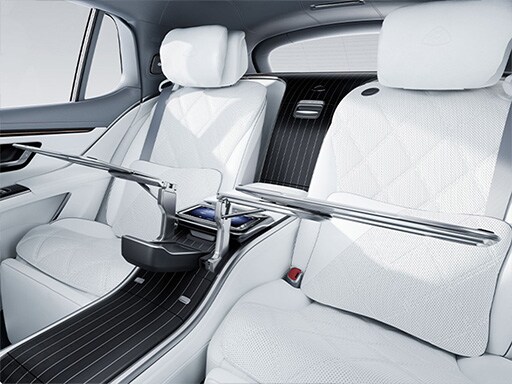Mercedes-Maybach EQS SUV 格納式テーブル［後席左右］