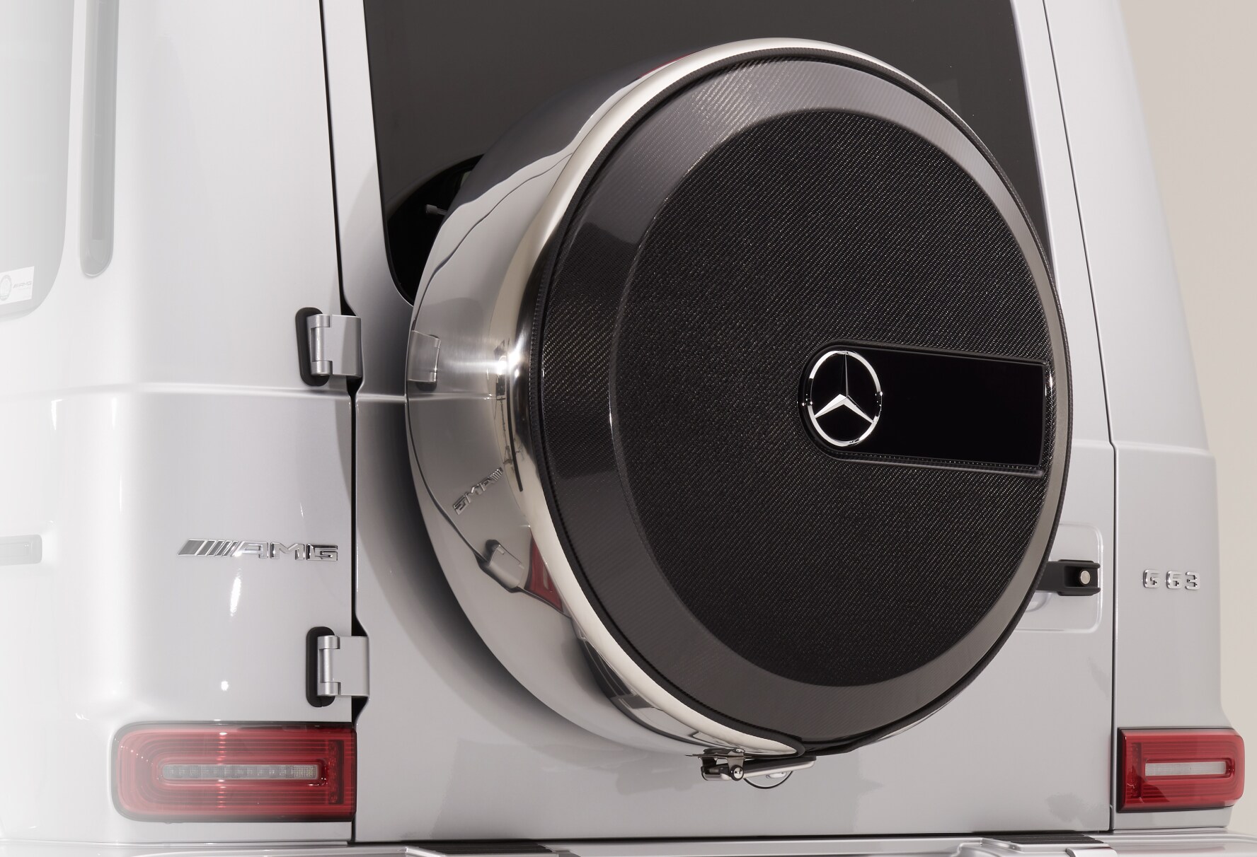 カーボン製 スペアタイヤカバー｜Mercedes-Benz Accessories