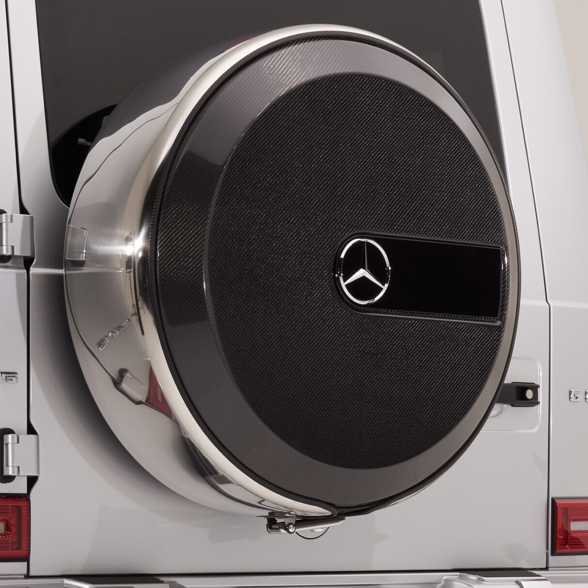 カーボン製 スペアタイヤカバー｜Mercedes-Benz Accessories