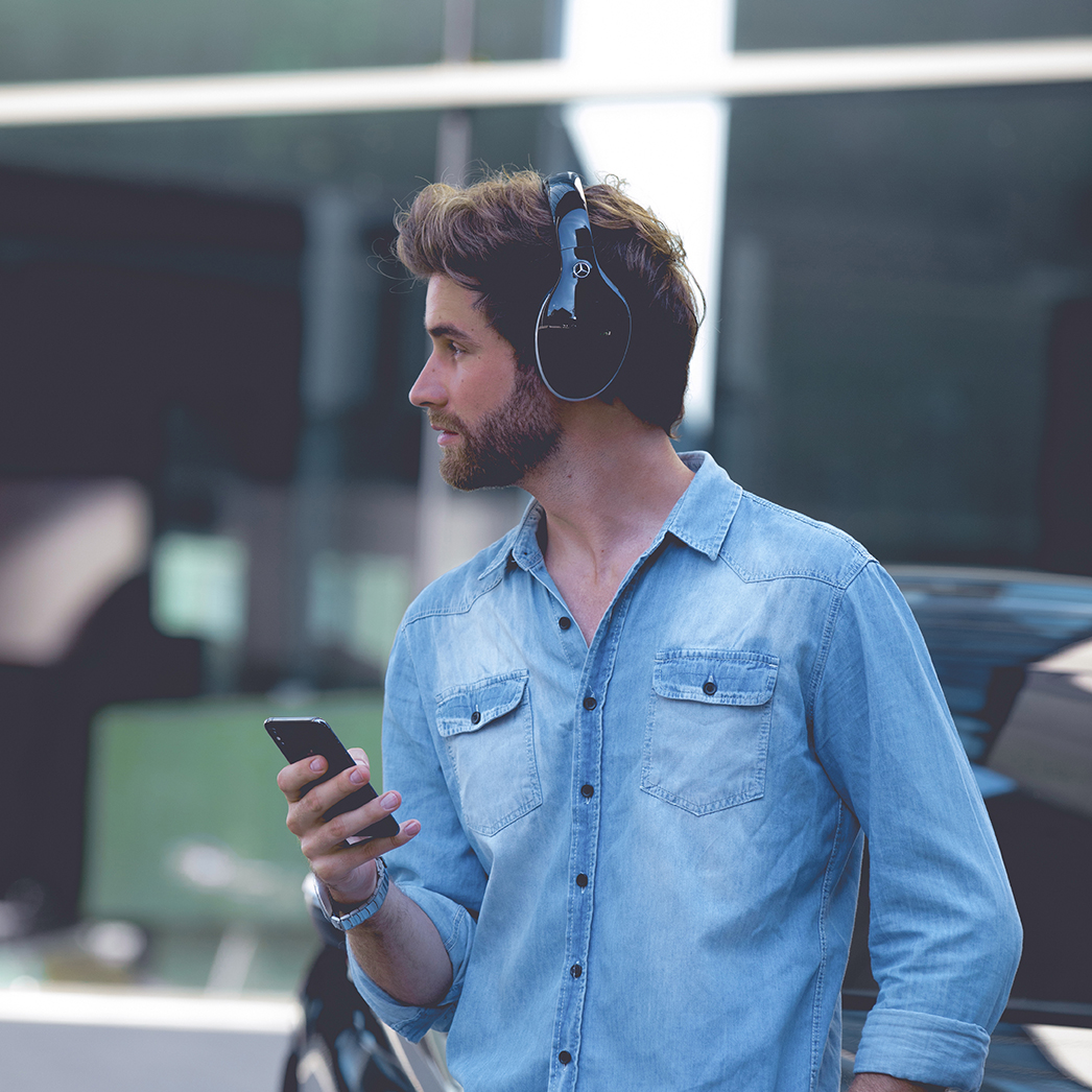 メルセデス・ベンツ ワイヤレスヘッドホン(アクティブノイズキャンセリング機能付) メルセデス・ベンツ ワイヤレスヘッドホン(アクティブノイズキャンセリング機能付)