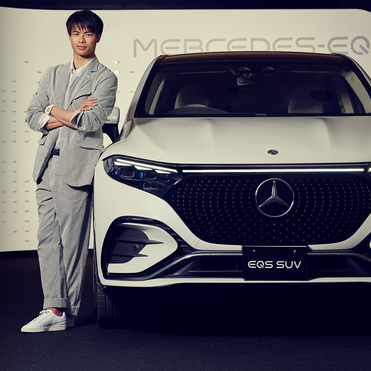 日本サッカー界の寵児、三笘薫と響き合う、メルセデス最高峰の電気自動車EQS SUV