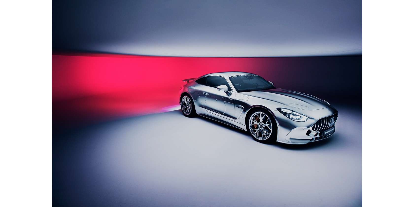 katai　 ×メルセデスAMGコラボ 伝統と革新が融合したsacaiとのコラボ｜Mercedes-Benz LIVE