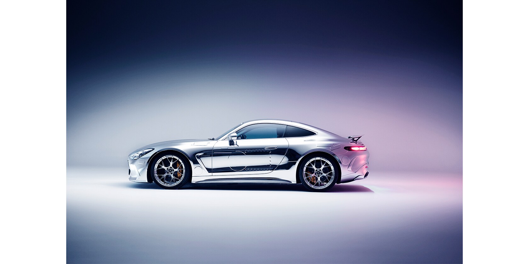伝統と革新が融合したsacaiとのコラボ｜Mercedes-Benz LIVE