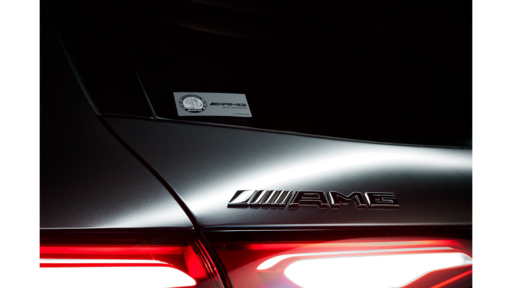 Mercedes-AMG GLC 43の特別仕様モデルで都会の夜を駆け抜ける 
