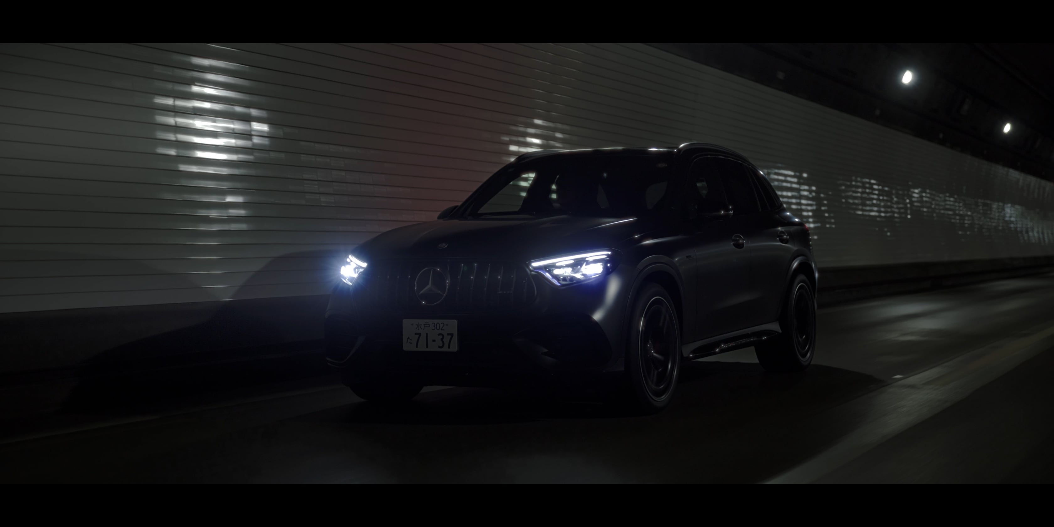 Mercedes-AMG GLC 43の特別仕様モデルで都会の夜を駆け抜ける 