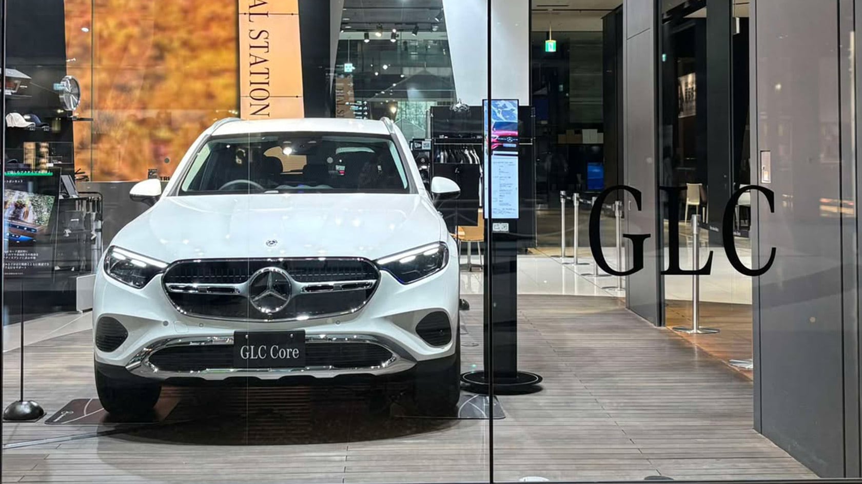 終了】GLCシリーズ新モデル「Core」展示中！- Mercedes me